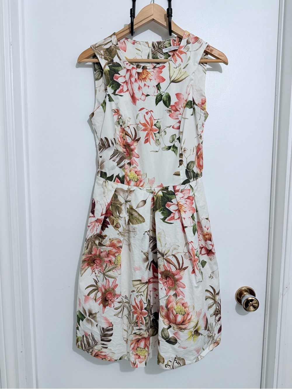 Sleeveless Floral Midi Dress in Cream and Pink - Frederick Ian (made in Italy)